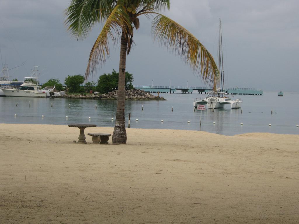 Marchabell By The Sea E22 Apartamento Ocho Rios Quarto foto